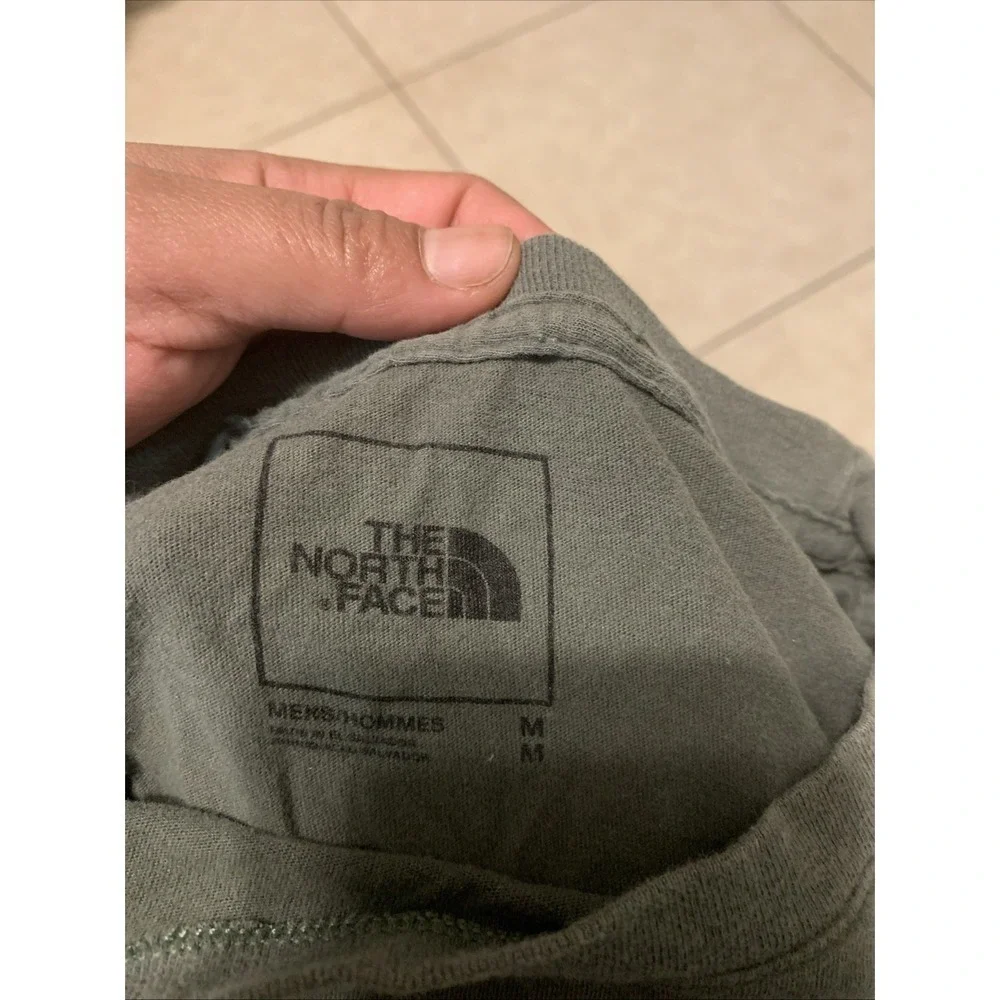 The North Face Mens T Shirt Médium  Green Logo  Short Sleeve 0043